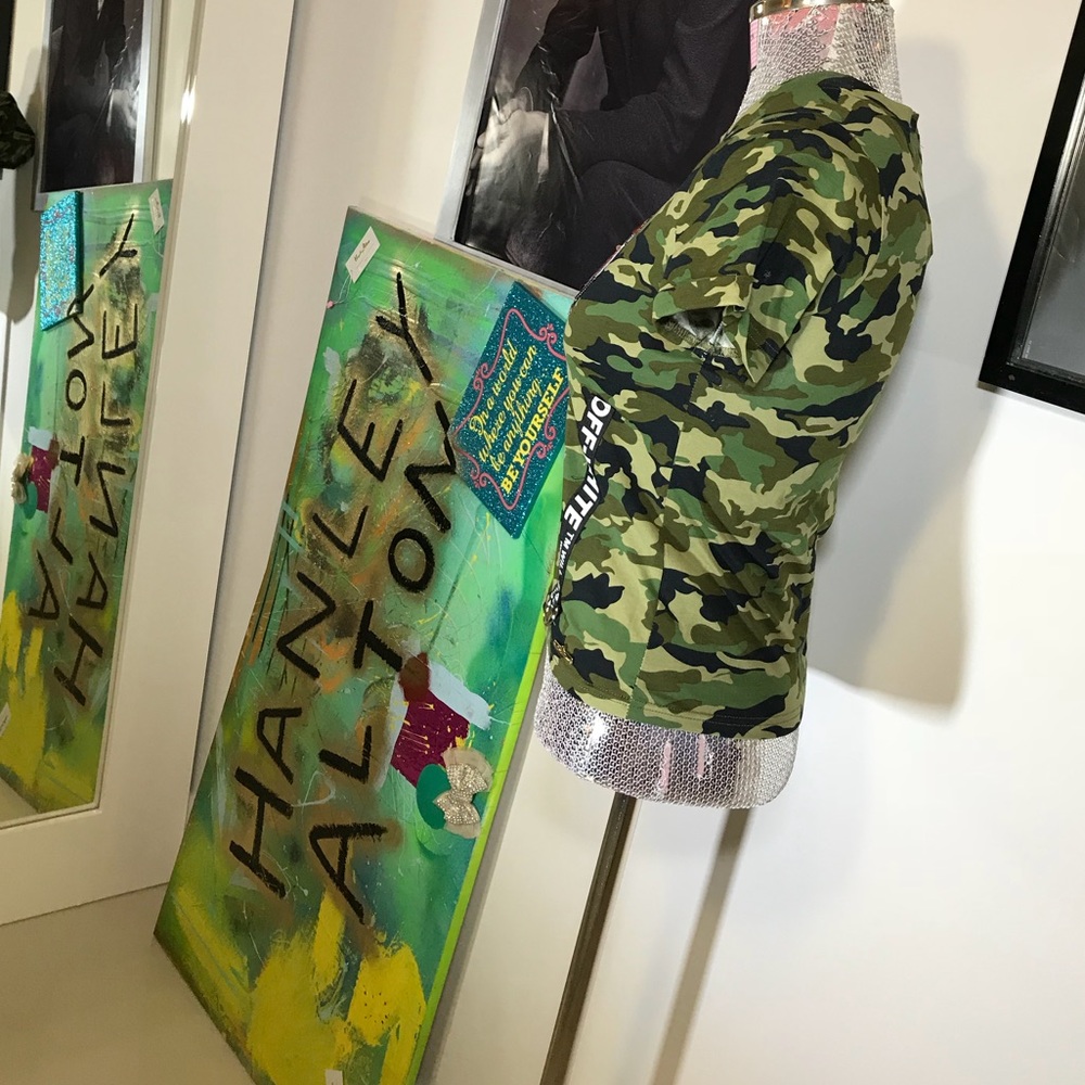 LAST CHANCE SALE⚡️SUPER CUTE CAMO HEART SHIRT (NWT) - Picture 4 of 7